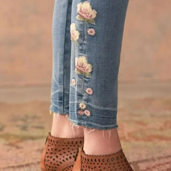 Driftwood Regular Wash Jackie Floral Embroidered High Rise Jeans Size 32 - Picture 3 of 13